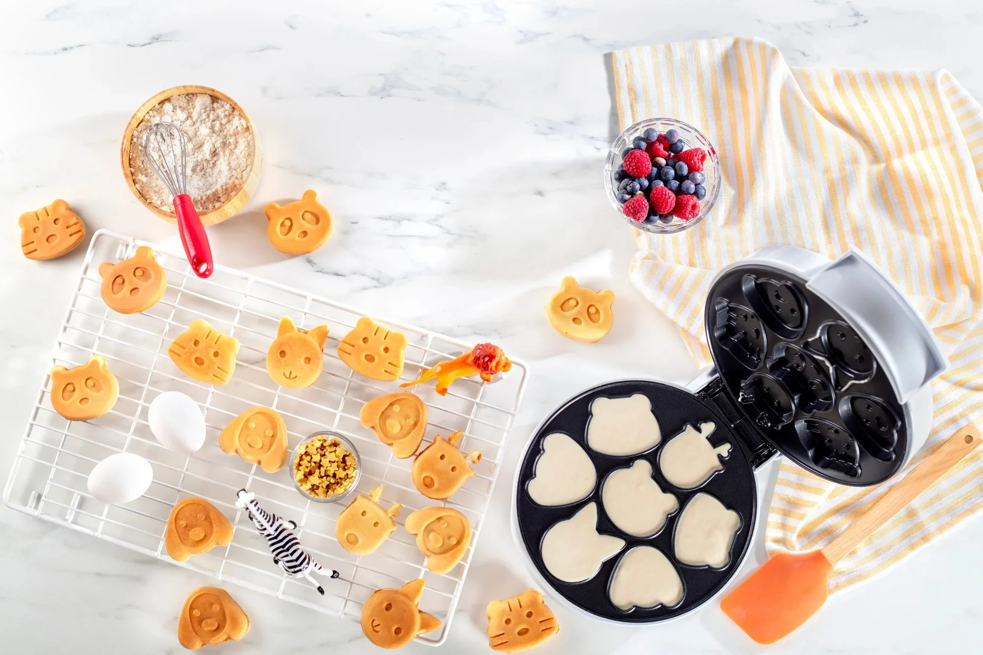 Waflera con moldes de animales de Animal Market. Prepara waffles en forma de tus animales favoritos con placas antiadherentes y un diseño compacto y fácil de usar. Ideal para desayunos y meriendas divertidos.
